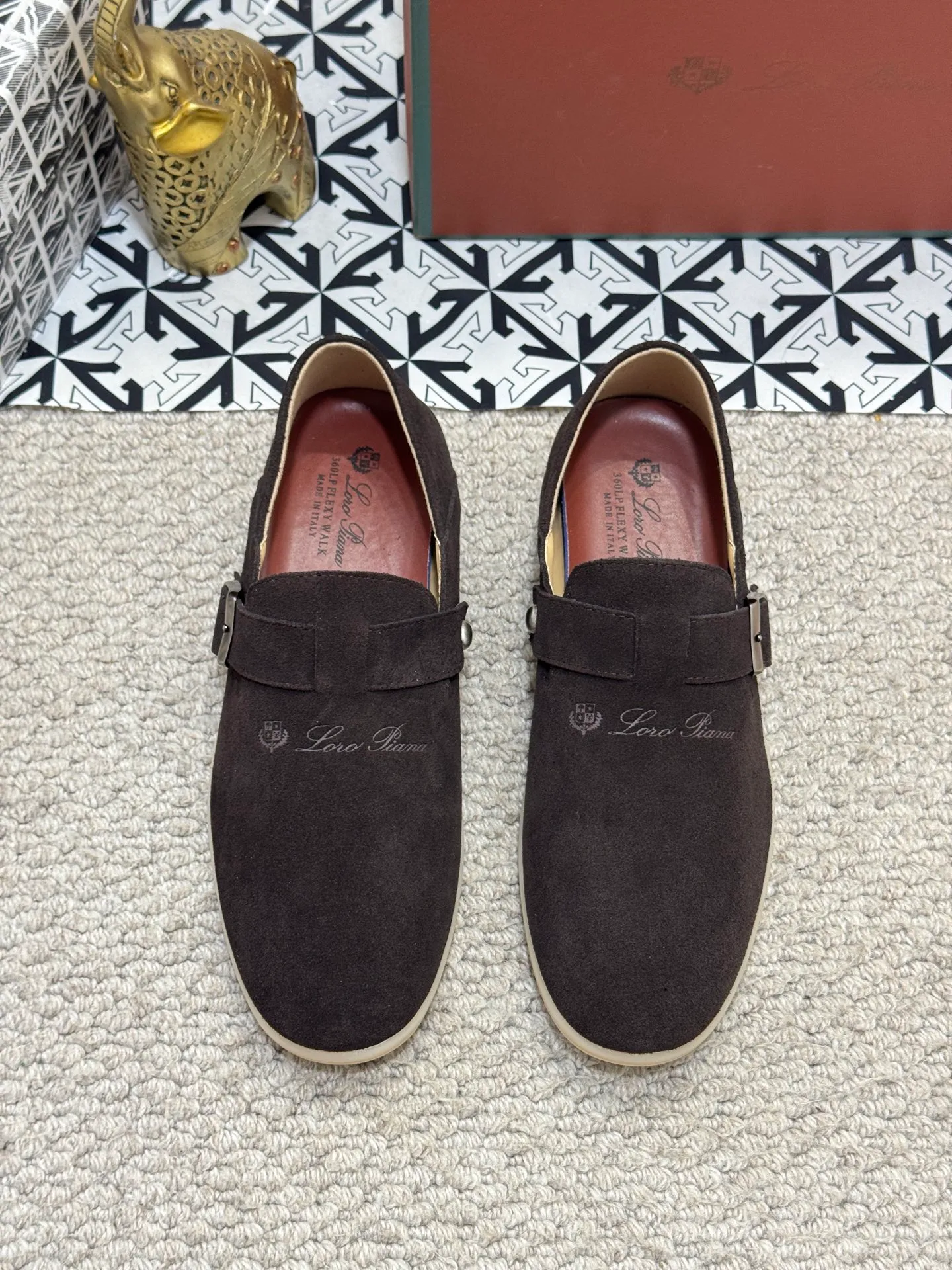 Men's men's shoes 💰420 [New style] 🍓🍓Loro Piana - LP's new moccasin shoes are made of water-repellent treated suede uppers with rubber soles, a classic. The complex craftsmanship and meticulous structure make the shoes light and soft, allowing you to walk comfortably and freely. Perfect for wearing at the beach or out in the water during the summer. Size: 38-44 (45 customized